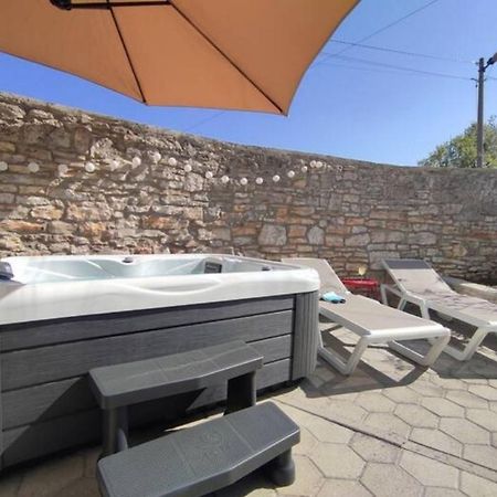 Apartment With Whirlpool And Bbq Near Porec Baderna Exterior photo