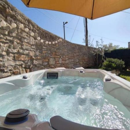 Apartment With Whirlpool And Bbq Near Porec Baderna Exterior photo