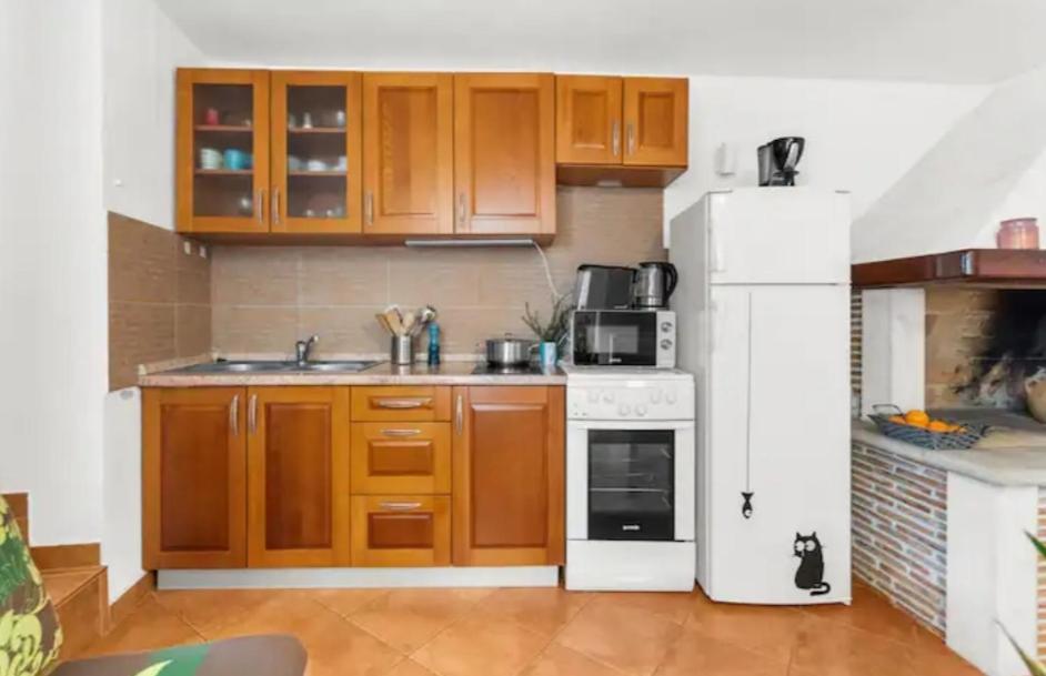 Apartment With Whirlpool And Bbq Near Porec Baderna Exterior photo