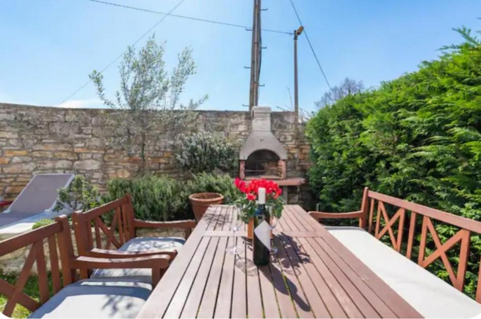Apartment With Whirlpool And Bbq Near Porec Baderna Exterior photo